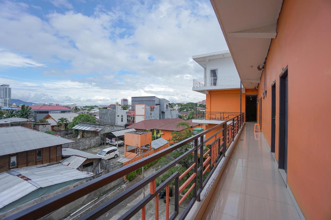 Super Oyo 2639 Oxy Townhouse Hotel Manado Ngoại thất bức ảnh