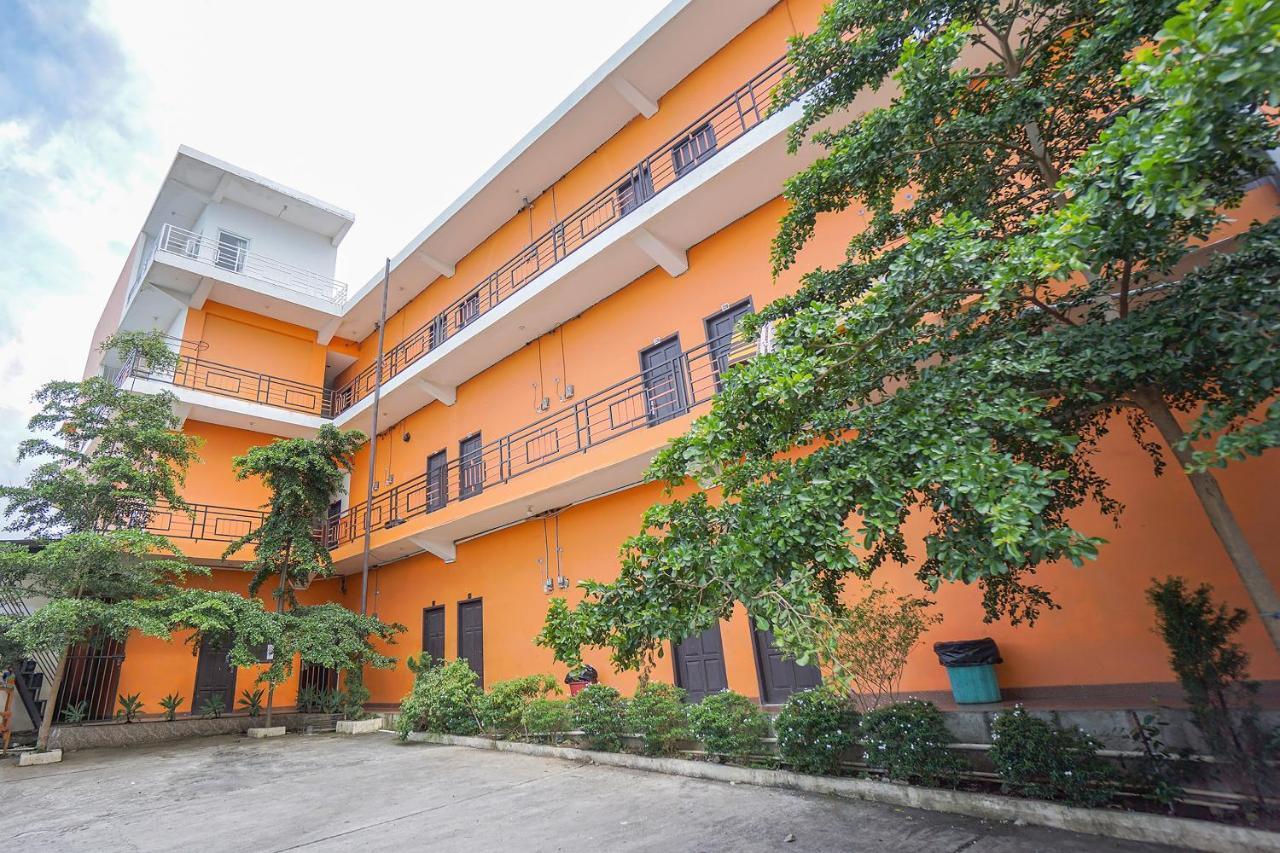 Super Oyo 2639 Oxy Townhouse Hotel Manado Ngoại thất bức ảnh