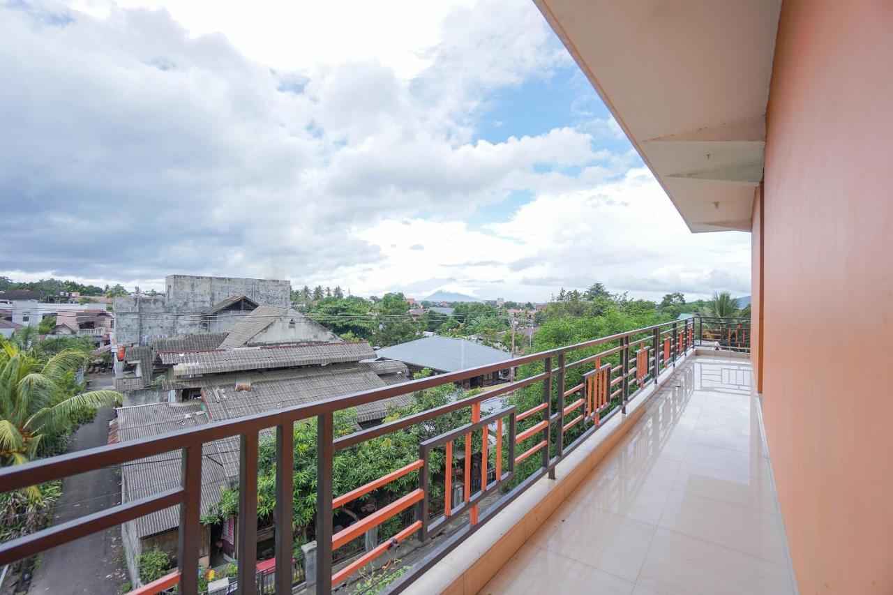 Super Oyo 2639 Oxy Townhouse Hotel Manado Ngoại thất bức ảnh