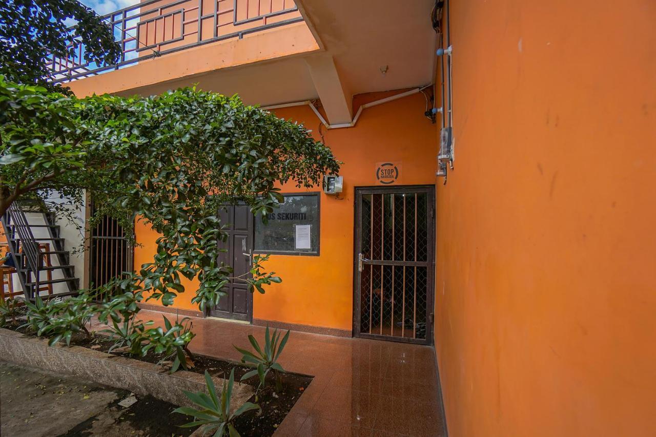 Super Oyo 2639 Oxy Townhouse Hotel Manado Ngoại thất bức ảnh