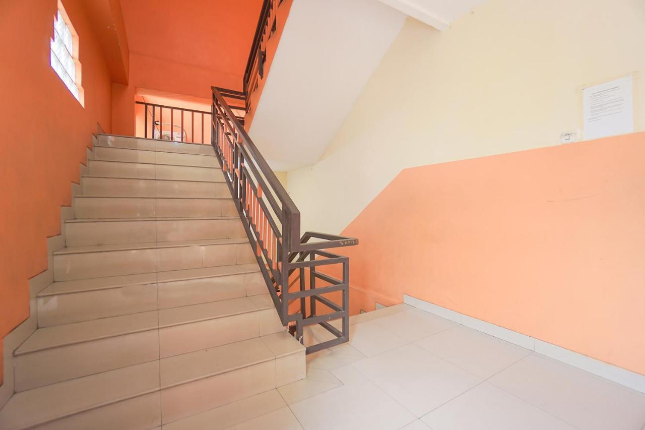 Super Oyo 2639 Oxy Townhouse Hotel Manado Ngoại thất bức ảnh